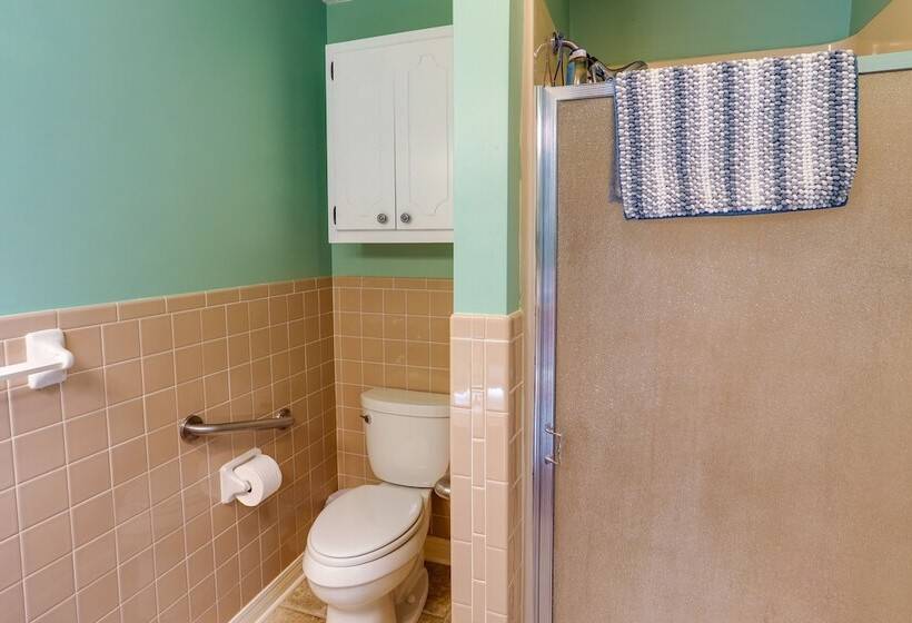 Lakefront Arkansas Escape W/ Grill, Dock & Kayaks!