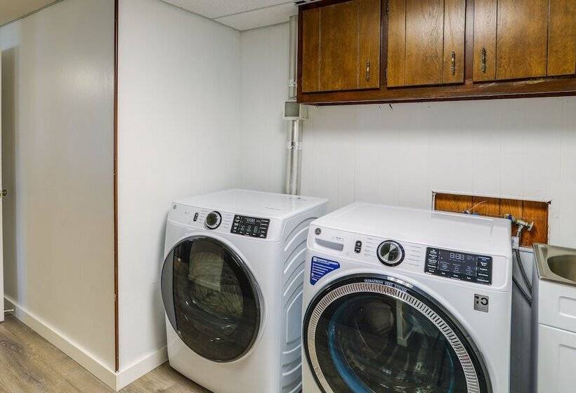 Lakefront Arkansas Escape W/ Grill, Dock & Kayaks!