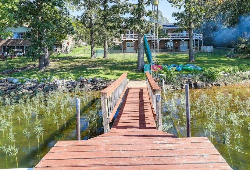 Lakefront Arkansas Escape W/ Grill, Dock & Kayaks!