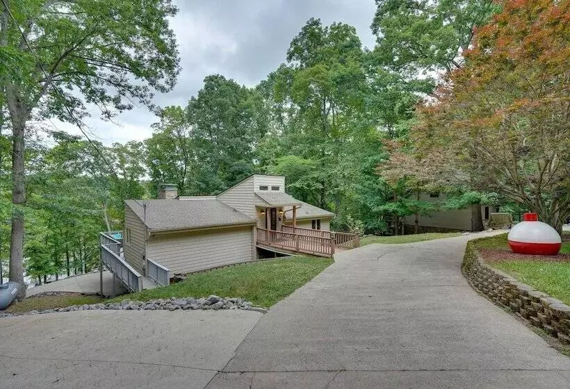 Lakefront Cadiz Home W/ Hot Tub!