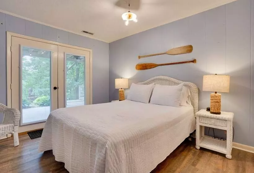 Lakefront Cadiz Home W/ Hot Tub!