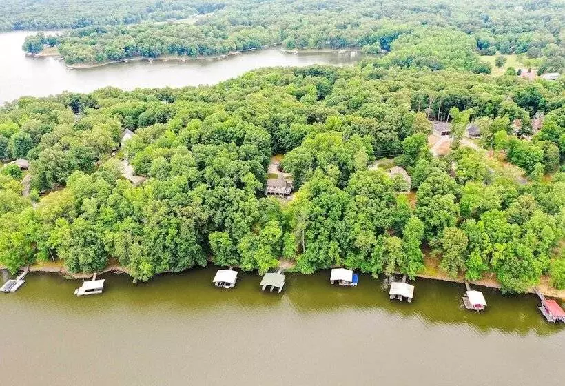 Lakefront Cadiz Home W/ Hot Tub!