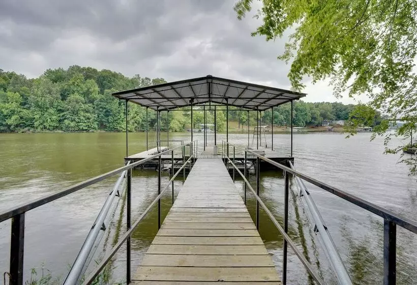 Lakefront Cadiz Home W/ Hot Tub!