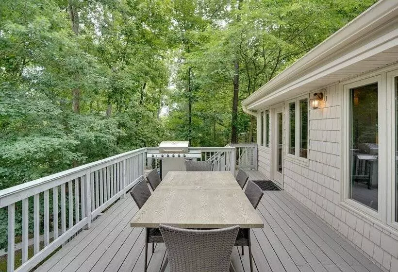 Lakefront Cadiz Home W/ Hot Tub!