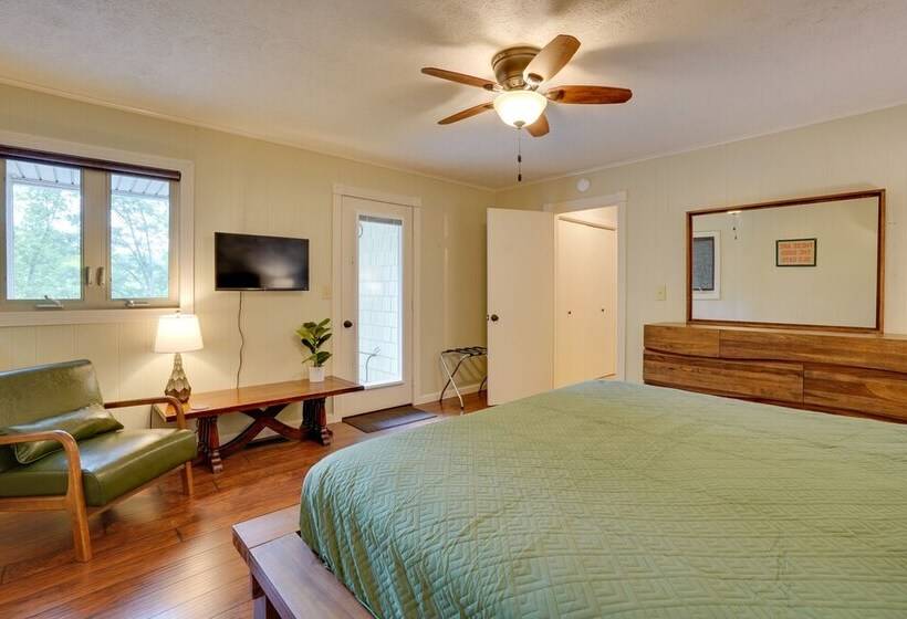 Lakefront Cadiz Home W/ Hot Tub!