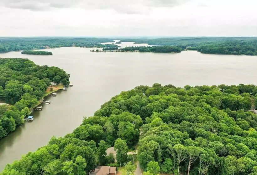 Lakefront Cadiz Home W/ Hot Tub!