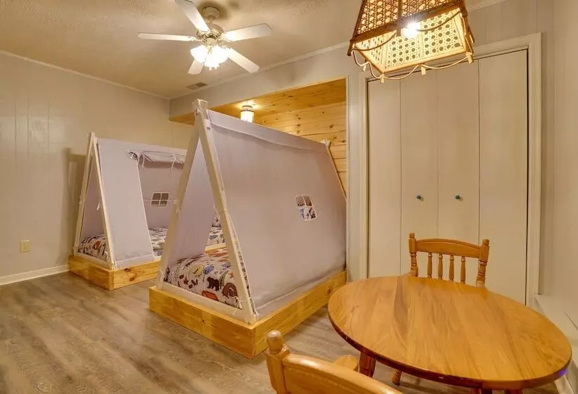 Lakefront Cadiz Home W/ Hot Tub!