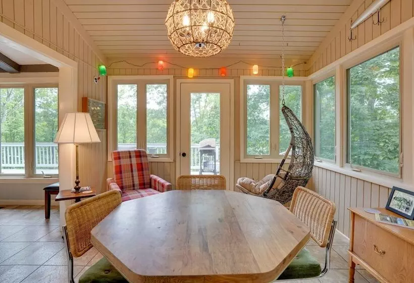 Lakefront Cadiz Home W/ Hot Tub!