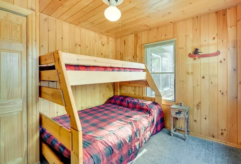 Lakefront Wisconsin Home   Deck, Fire Pit & Kayaks