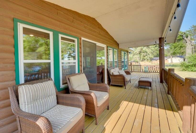 Lakefront Wisconsin Home   Deck, Fire Pit & Kayaks