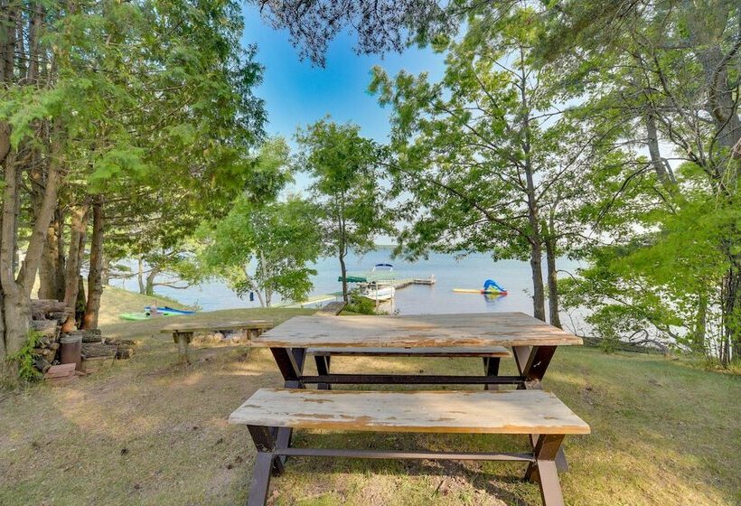 Lakefront Wisconsin Home   Deck, Fire Pit & Kayaks