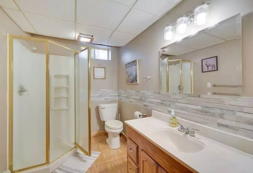 Lakefront Wisconsin Home   Deck, Fire Pit & Kayaks