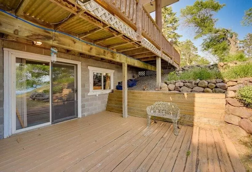 Lakefront Wisconsin Home   Deck, Fire Pit & Kayaks