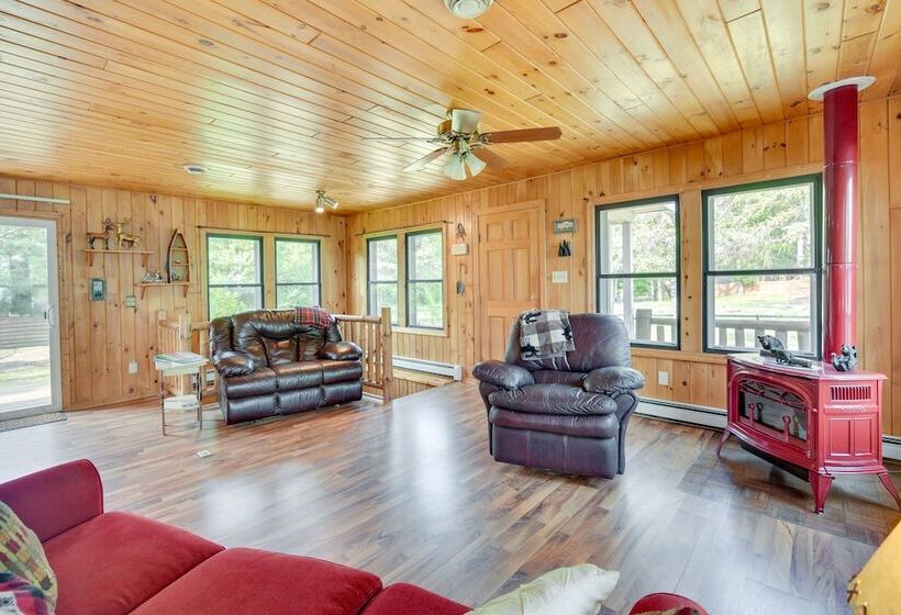 Lakefront Wisconsin Home   Deck, Fire Pit & Kayaks