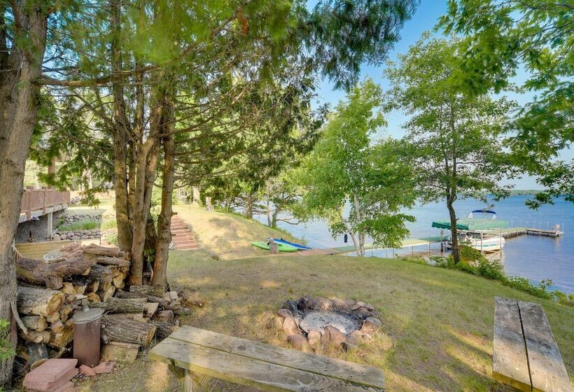 Lakefront Wisconsin Home   Deck, Fire Pit & Kayaks
