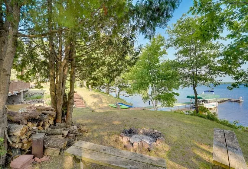 Lakefront Wisconsin Home   Deck, Fire Pit & Kayaks