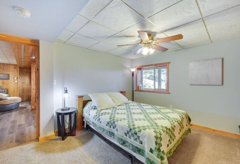 Lakefront Wisconsin Home   Deck, Fire Pit & Kayaks