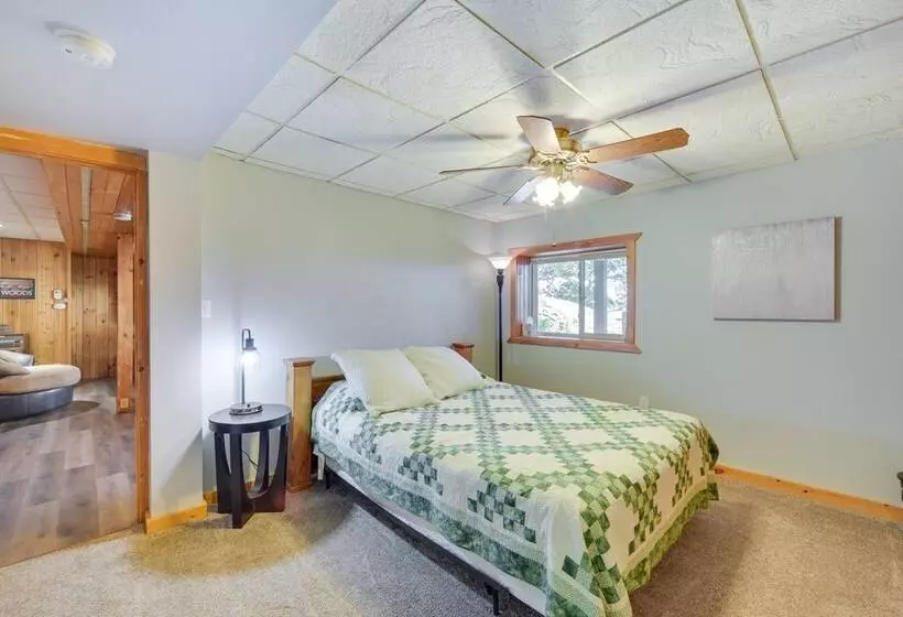 Lakefront Wisconsin Home   Deck, Fire Pit & Kayaks