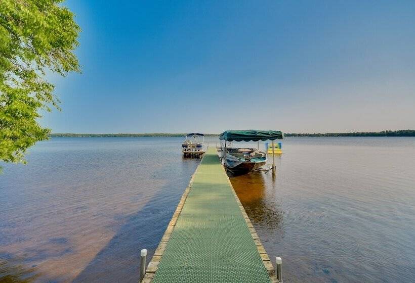Lakefront Wisconsin Home   Deck, Fire Pit & Kayaks