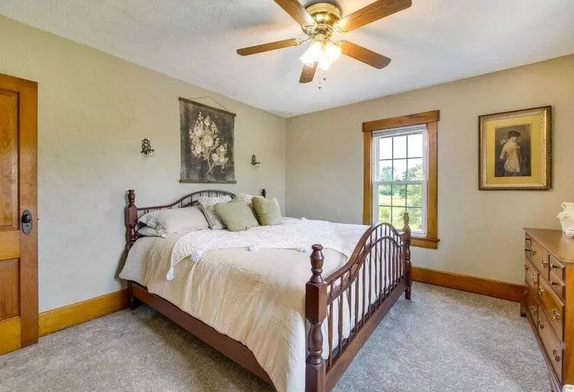 Countryside Home In Wooster W/ Patio & Fire Pit