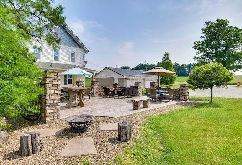 Countryside Home In Wooster W/ Patio & Fire Pit