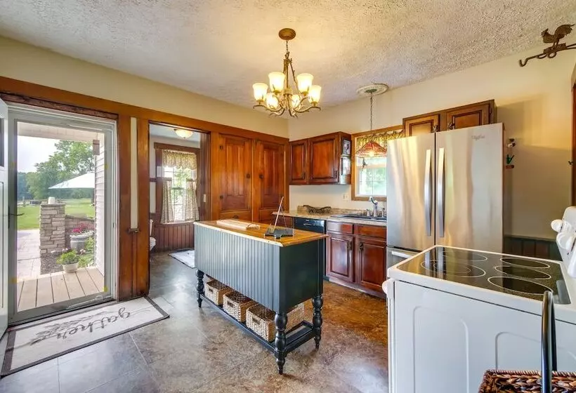 Countryside Home In Wooster W/ Patio & Fire Pit