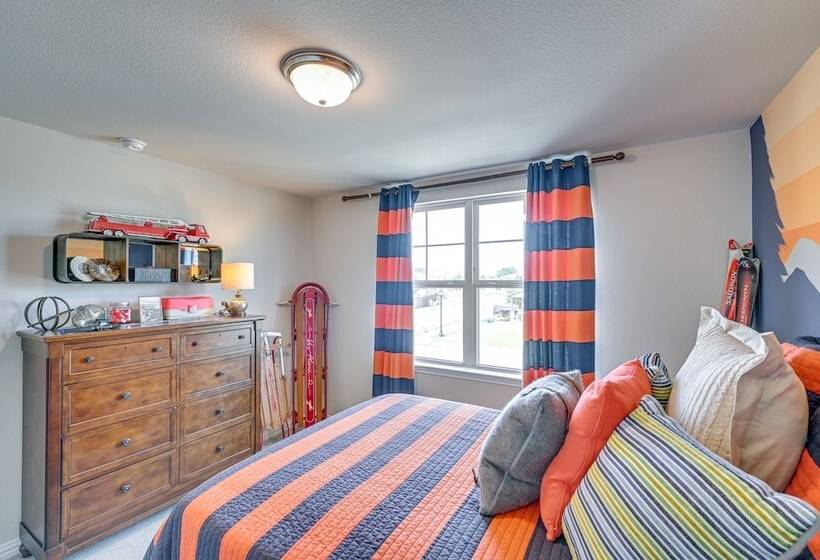 9 Mi To Frisco Square: Stylish Home W/ Backyard