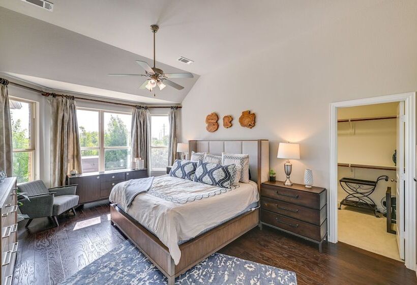 9 Mi To Frisco Square: Stylish Home W/ Backyard