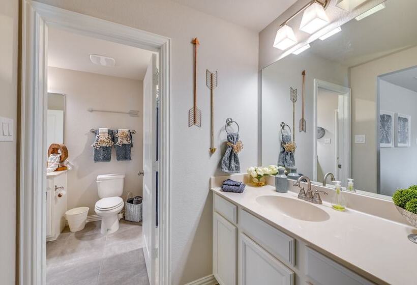 9 Mi To Frisco Square: Stylish Home W/ Backyard