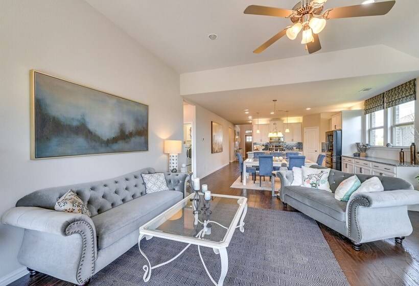 9 Mi To Frisco Square: Stylish Home W/ Backyard