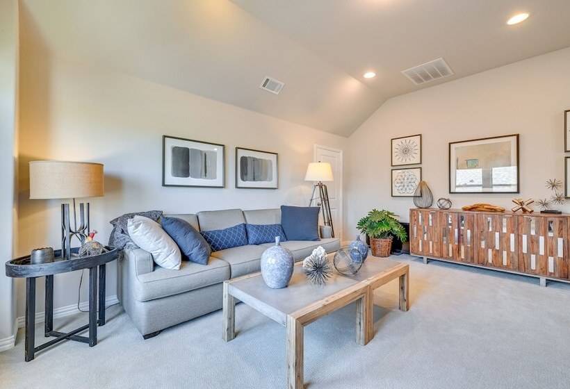 9 Mi To Frisco Square: Stylish Home W/ Backyard