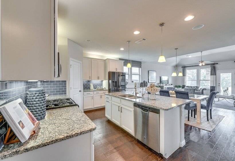 9 Mi To Frisco Square: Stylish Home W/ Backyard