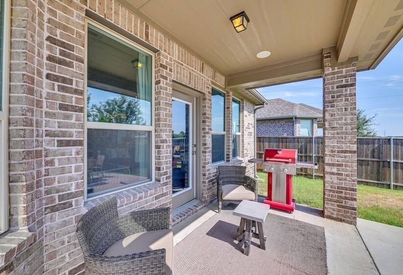 9 Mi To Frisco Square: Stylish Home W/ Backyard
