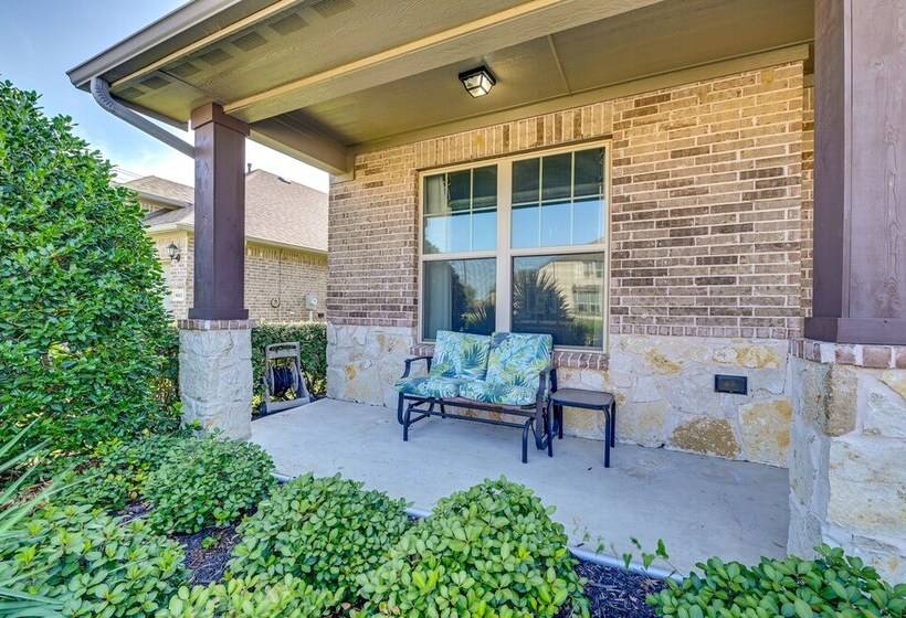 9 Mi To Frisco Square: Stylish Home W/ Backyard