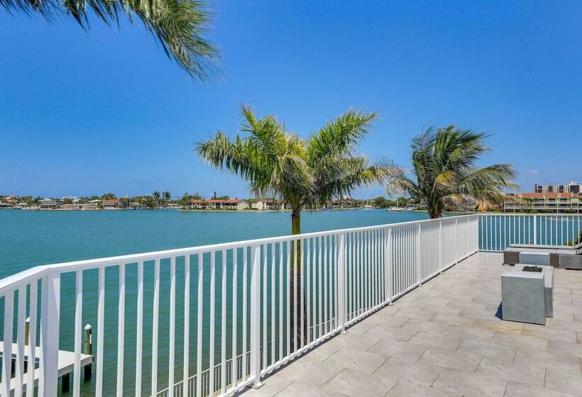 Luxury St. Petersburg Home W/ Pool + Bay Access!