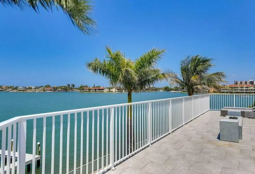Luxury St. Petersburg Home W/ Pool + Bay Access!