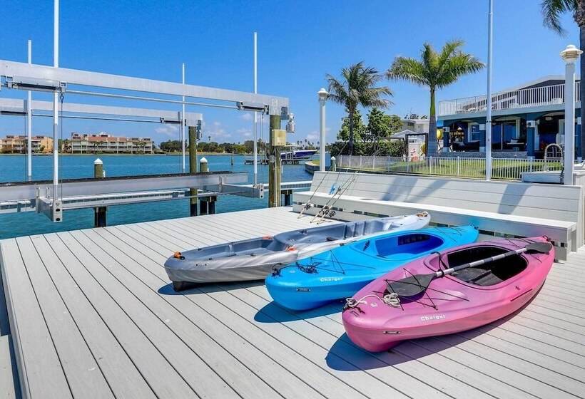 Luxury St. Petersburg Home W/ Pool + Bay Access!