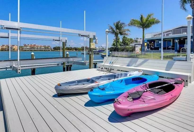 Luxury St. Petersburg Home W/ Pool + Bay Access!