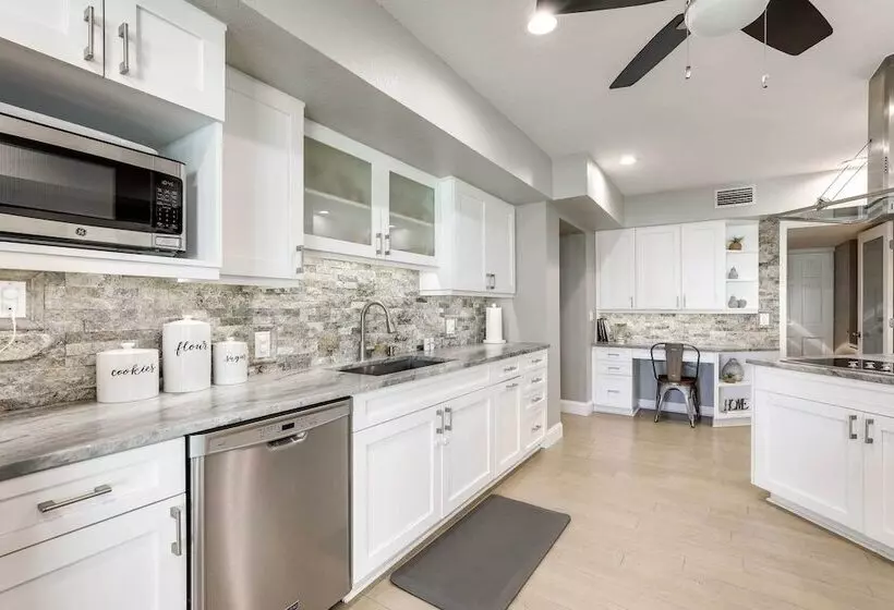 Luxury St. Petersburg Home W/ Pool + Bay Access!