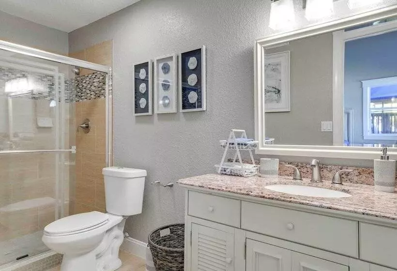 Luxury St. Petersburg Home W/ Pool + Bay Access!