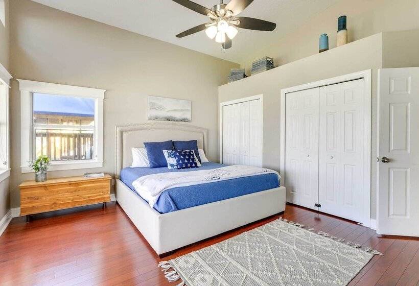 Luxury St. Petersburg Home W/ Pool + Bay Access!