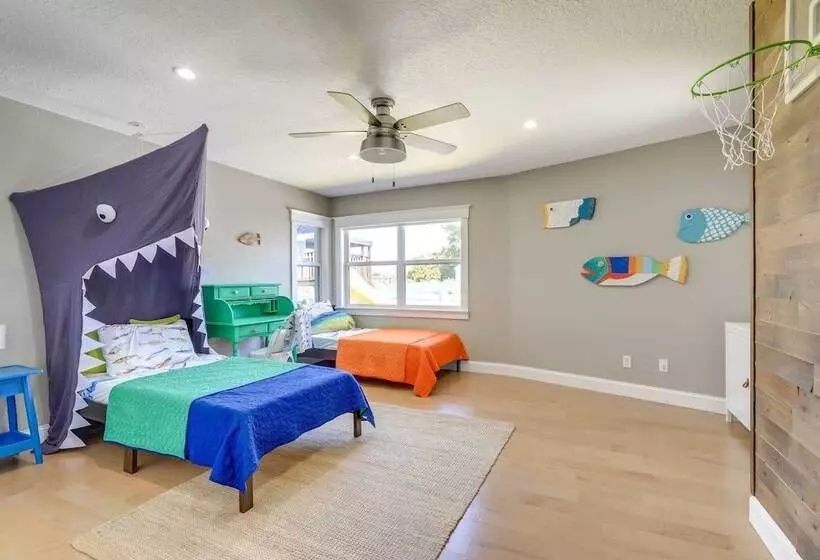 Luxury St. Petersburg Home W/ Pool + Bay Access!