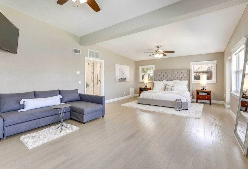 Luxury St. Petersburg Home W/ Pool + Bay Access!