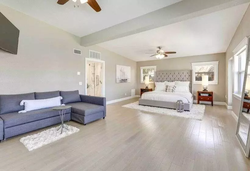 Luxury St. Petersburg Home W/ Pool + Bay Access!