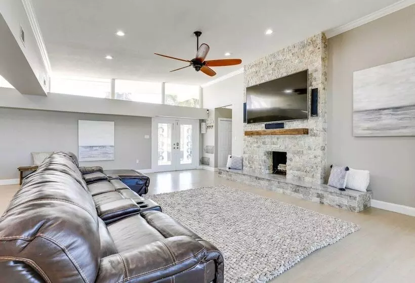 Luxury St. Petersburg Home W/ Pool + Bay Access!