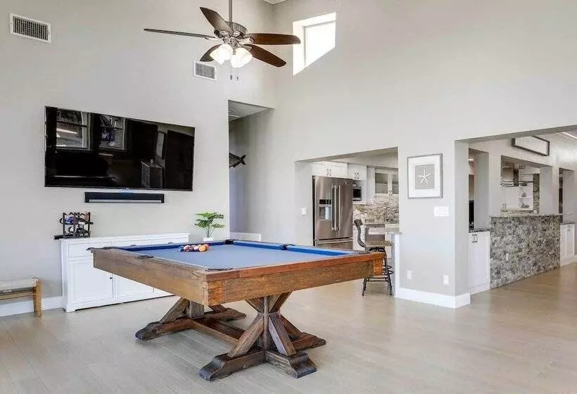 Luxury St. Petersburg Home W/ Pool + Bay Access!