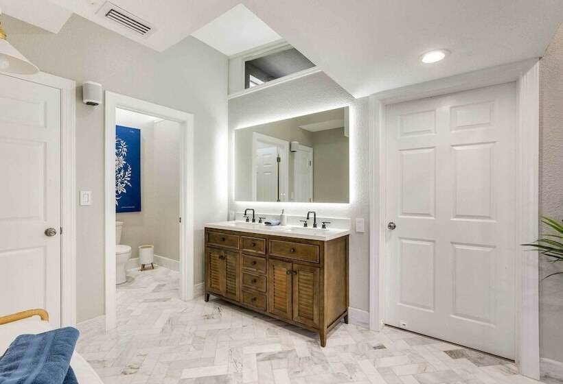 Luxury St. Petersburg Home W/ Pool + Bay Access!