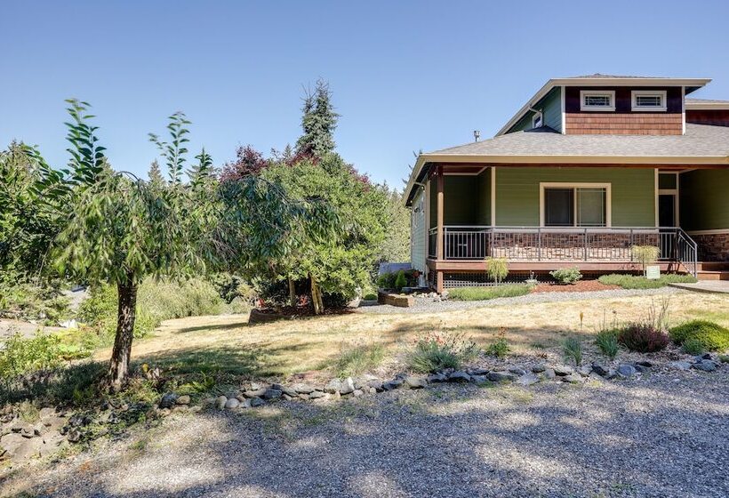Modern Bellingham Retreat Near Galbraith Mountain!