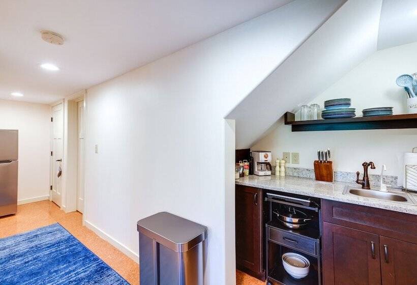 Modern Bellingham Retreat Near Galbraith Mountain!