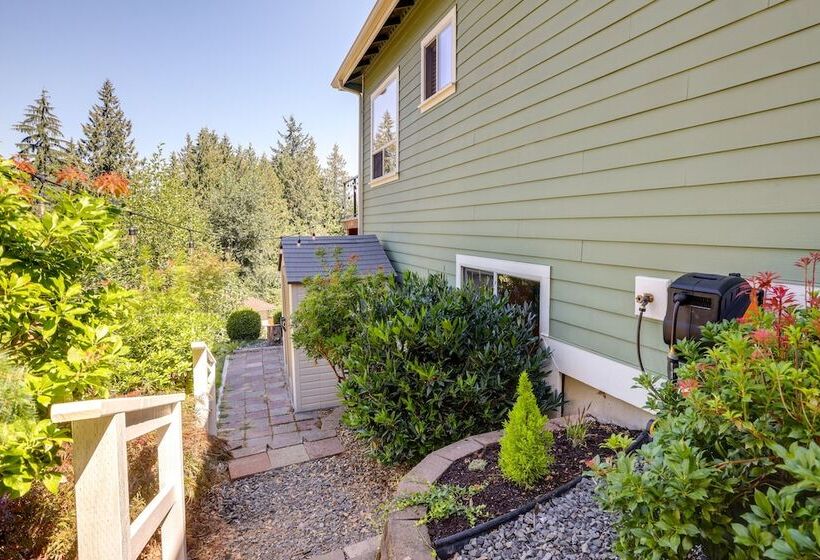 Modern Bellingham Retreat Near Galbraith Mountain!